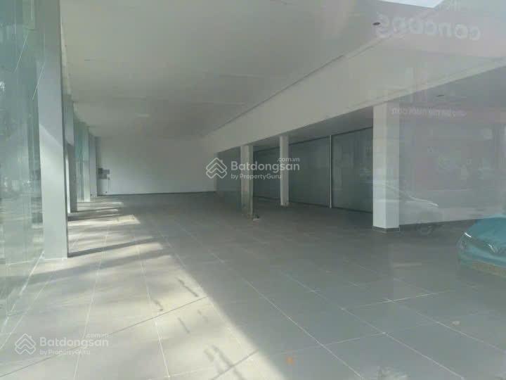 Cho thuê góc 2 mặt tiền ngang 30m quận 5