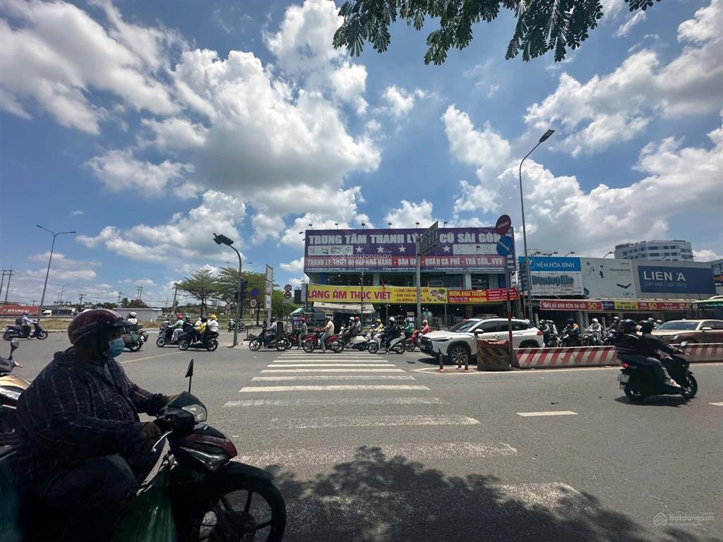 Cho thuê nhà mặt tiền quận 7 ngang 30m