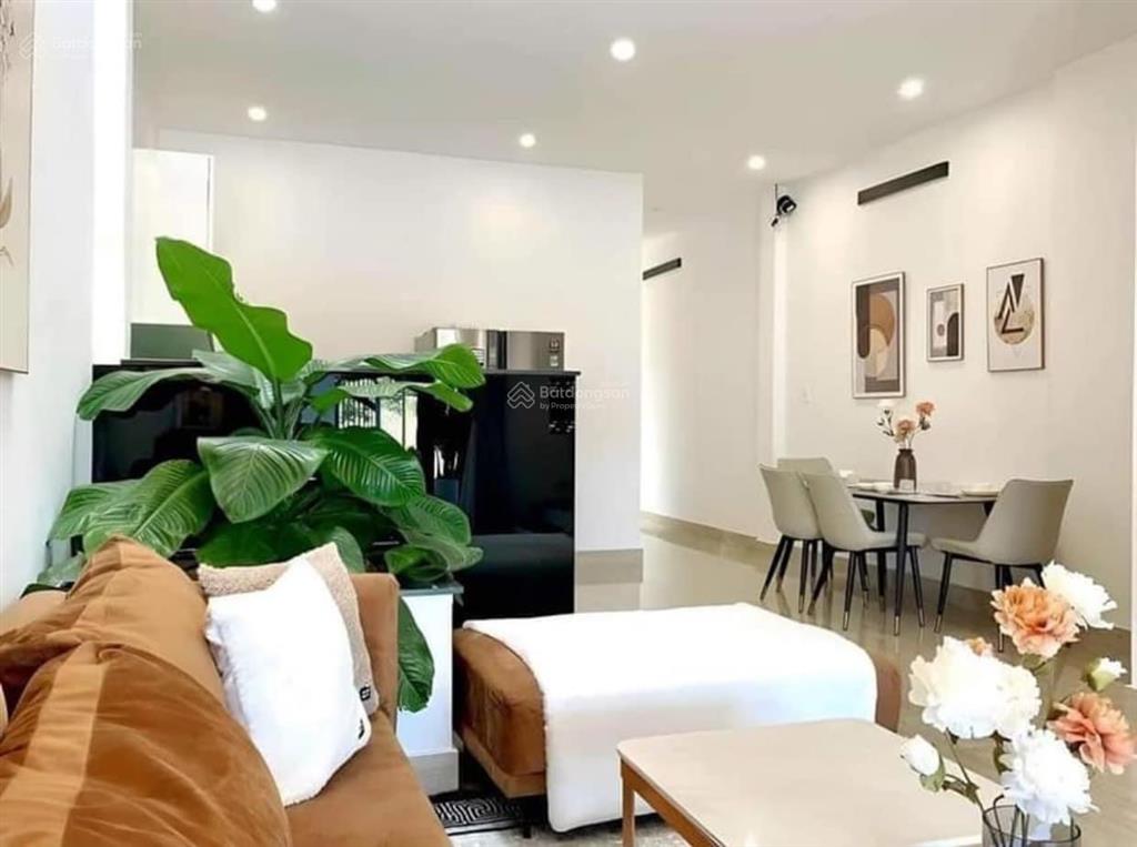Bán nhà riêng 64m2 nằm mặt tiền tạ quang bửu