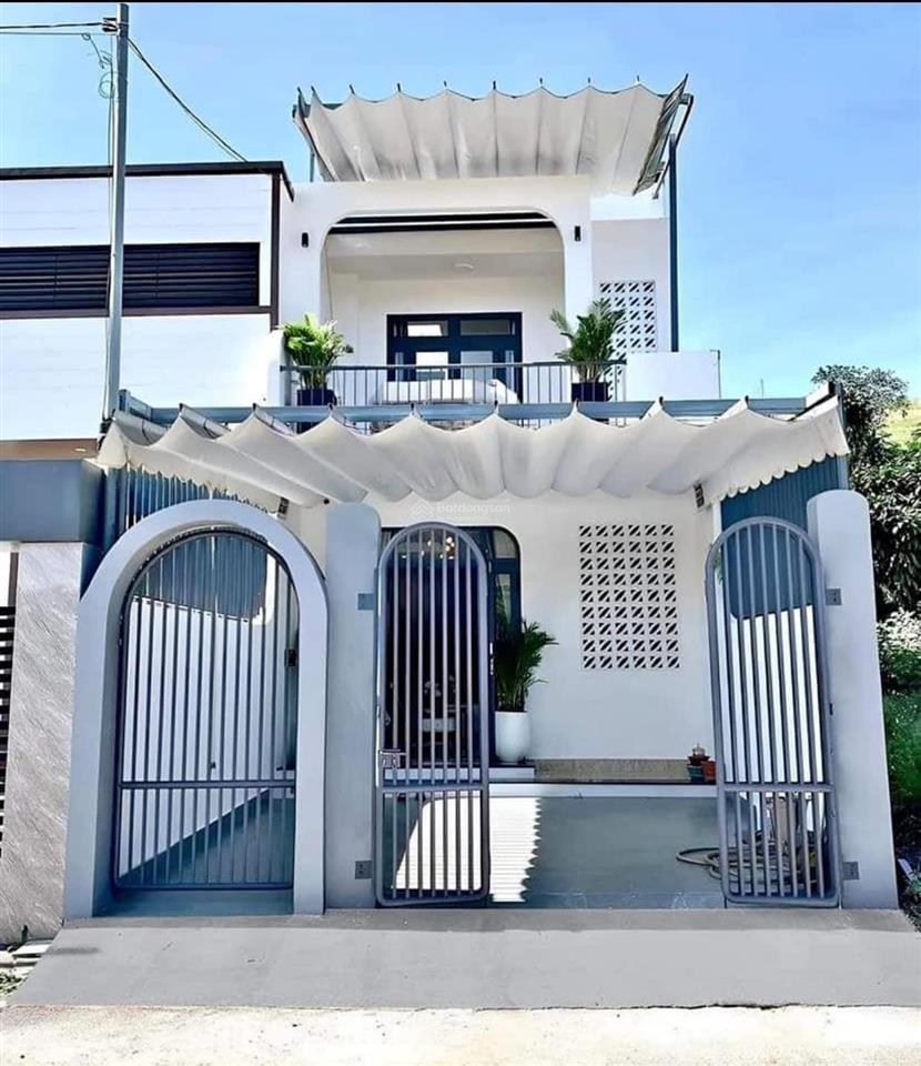 Bán nhà riêng 64m2 nằm mặt tiền tạ quang bửu