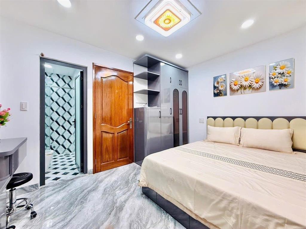 Bán nhà 5 tầng mới xây thiết kế hiện đại, nội thất cao cấp