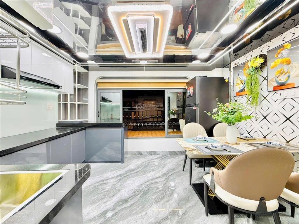 Bán nhà 5 tầng mới xây thiết kế hiện đại, nội thất cao cấp