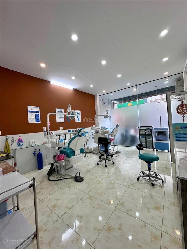 Góc 2 mặt tiền đường  kinh doanh siêu đỉnh  ngang khủng 2 tầng  80m2 thu nhập 20 triệu / tháng