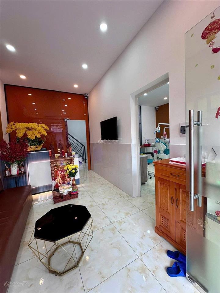 Góc 2 mặt tiền đường  kinh doanh siêu đỉnh  ngang khủng 2 tầng  80m2 thu nhập 20 triệu / tháng