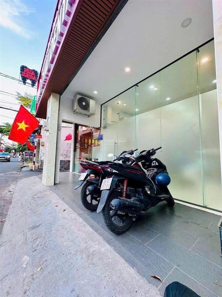 Góc 2 mặt tiền đường  kinh doanh siêu đỉnh  ngang khủng 2 tầng  80m2 thu nhập 20 triệu / tháng