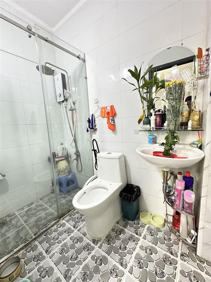 Nhà 1 trệt 1 lầu + sân thượng giá tốt khu phạm văn bạch