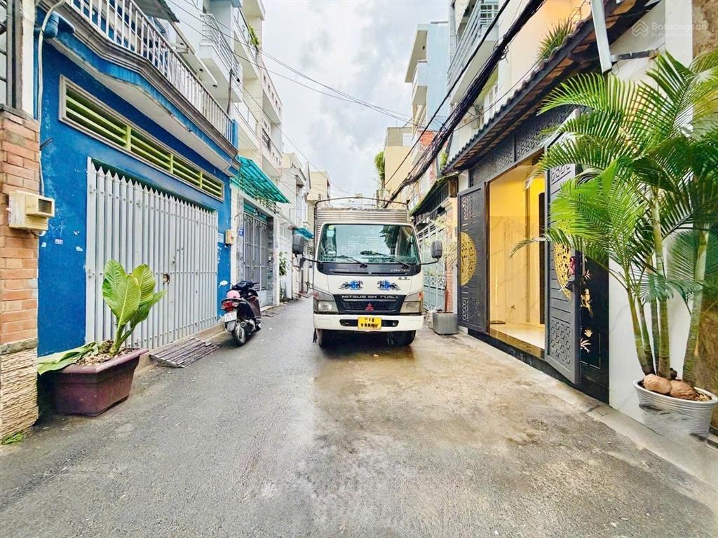 Lên sóng căn siêu phẩm đúc 3 lầu  hẻm xe tải  ngay chợ phạm văn bạch xách vali vào ở ngay