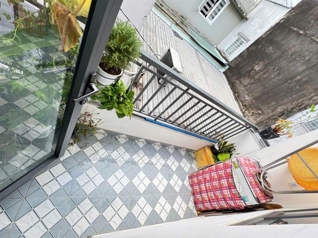 Nhà 9 chủ giá 2,75 tỷ giảm còn 2,55 tỷ vị trí 25// bùi quang là  phường 12 gv