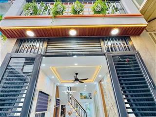 Nhà mới 3pn  30,3m2 nguyễn tư giản cách chợ tân sơn 200m. shr hoàn công đủ
