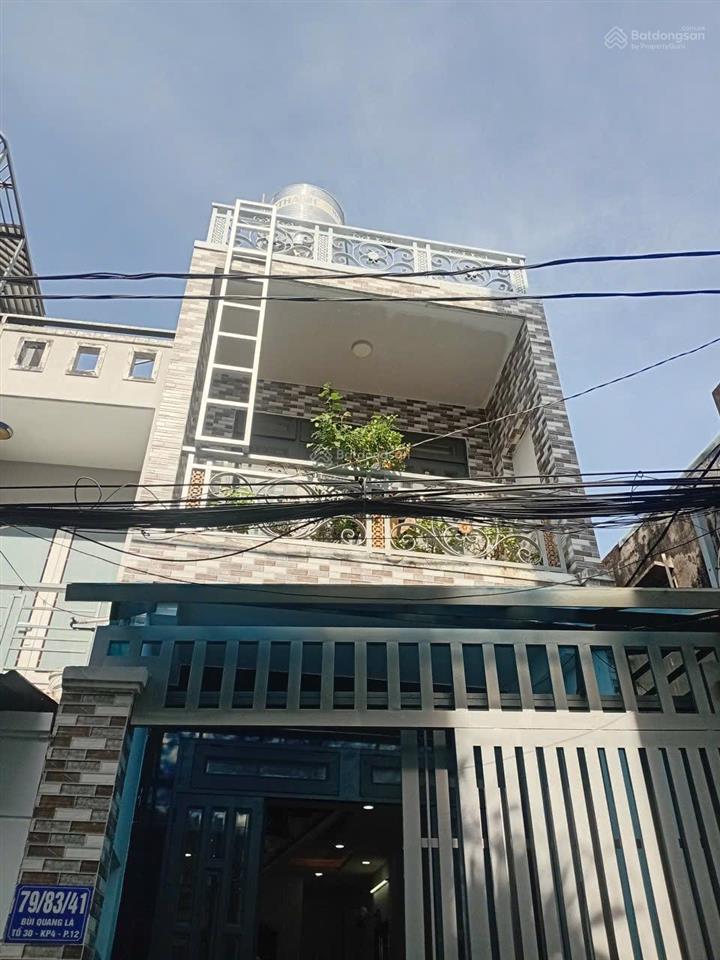 Nhà 1 trệt 2 lầu cách trường tân sơn 100m gần trường đặng thị trâm gần emart chỉ 4 tỷ thương lượng