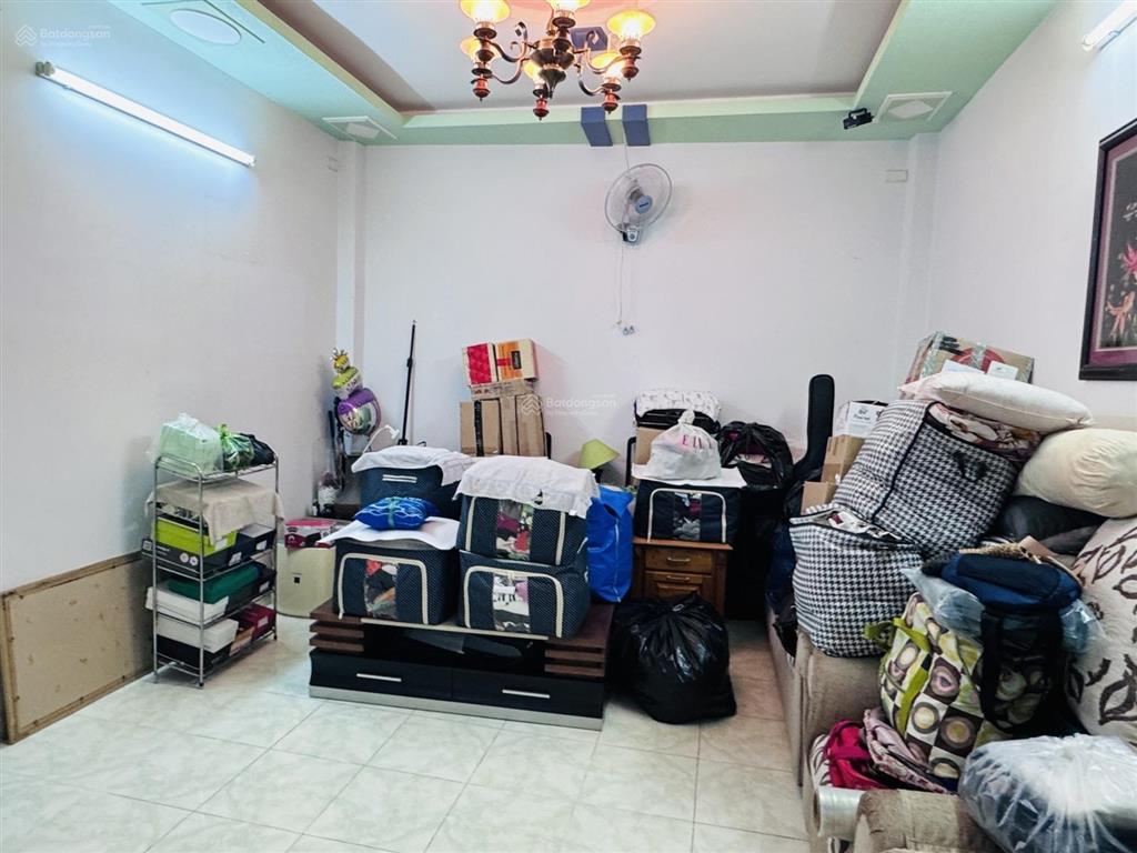 Nhà chính chủ tâm huyết lâu đời cần bán gấp 700 triệu nhà gần sát emart phan huy ích