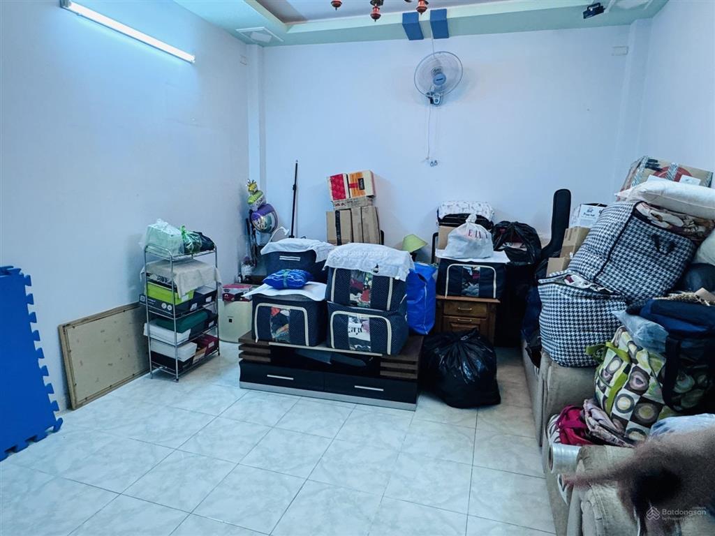 Nhà chính chủ tâm huyết lâu đời cần bán gấp 700 triệu nhà gần sát emart phan huy ích