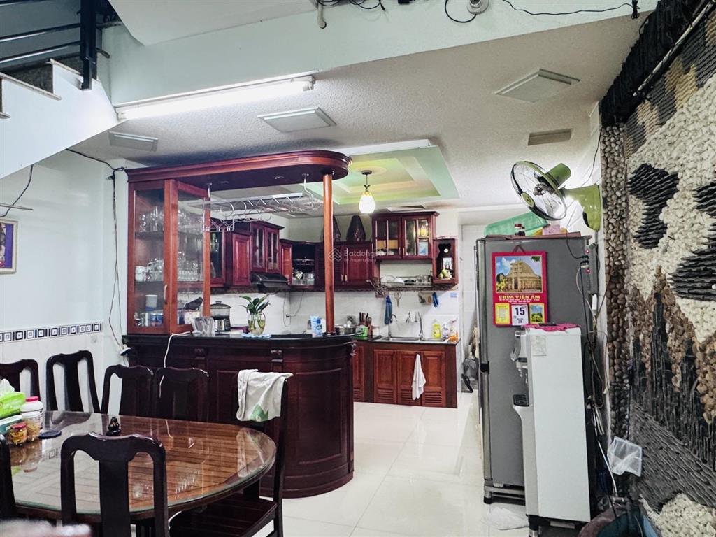 Nhà chính chủ tâm huyết lâu đời cần bán gấp 700 triệu nhà gần sát emart phan huy ích