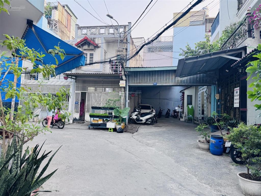 Nhà chính chủ tâm huyết lâu đời cần bán gấp 700 triệu nhà gần sát emart phan huy ích