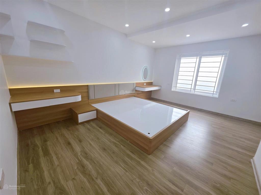 Chị gái cần bán gấp căn 4 ngủ 2 vệ sinh full nội thất tại chung cư tân việt