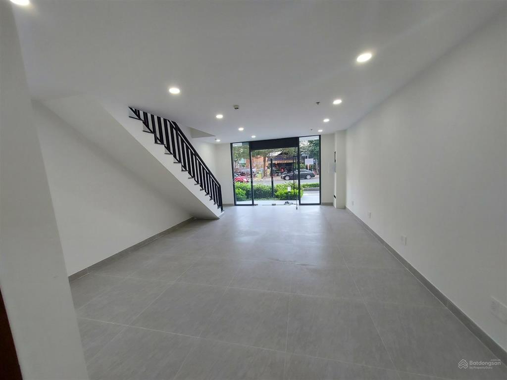 Cho thuê shophouse one verandah mapletree, giá cực chất 27 triệu/th, 100m2