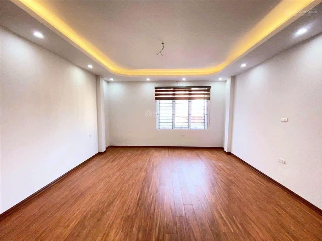 Bán nhà trục chính đa sỹ, kiến hưng 32m2 x5 tầng, mt 5m. ngõ thông ô tô, kd tốt. 8,5 tỷ