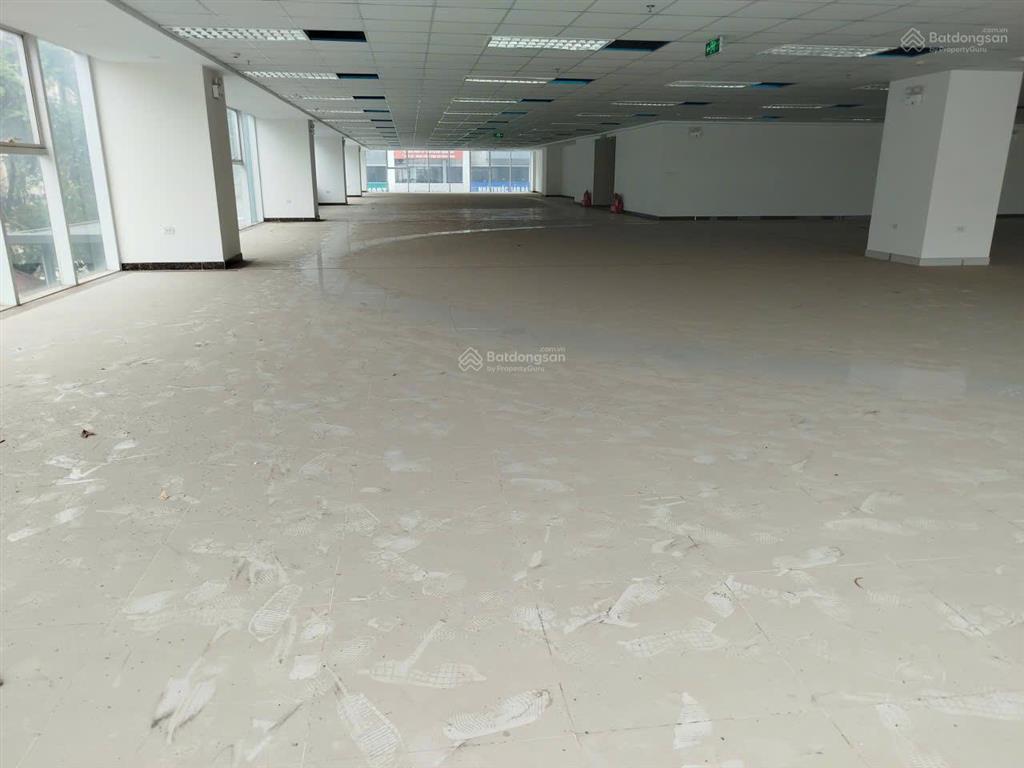 Cho thuê nhà mb làm trường mầm non, nhà trẻ tầng 1 tòa t&t định công dt 808m2 giá 180tr/th