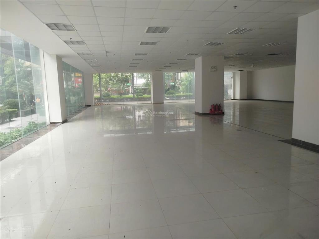 Cho thuê nhà mb làm trường mầm non, nhà trẻ tầng 1 tòa t&t định công dt 808m2 giá 180tr/th
