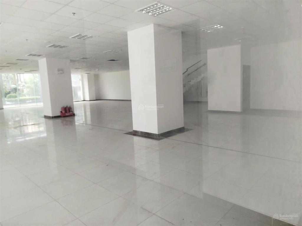 Cho thuê nhà mb làm trường mầm non, nhà trẻ tầng 1 tòa t&t định công dt 808m2 giá 180tr/th