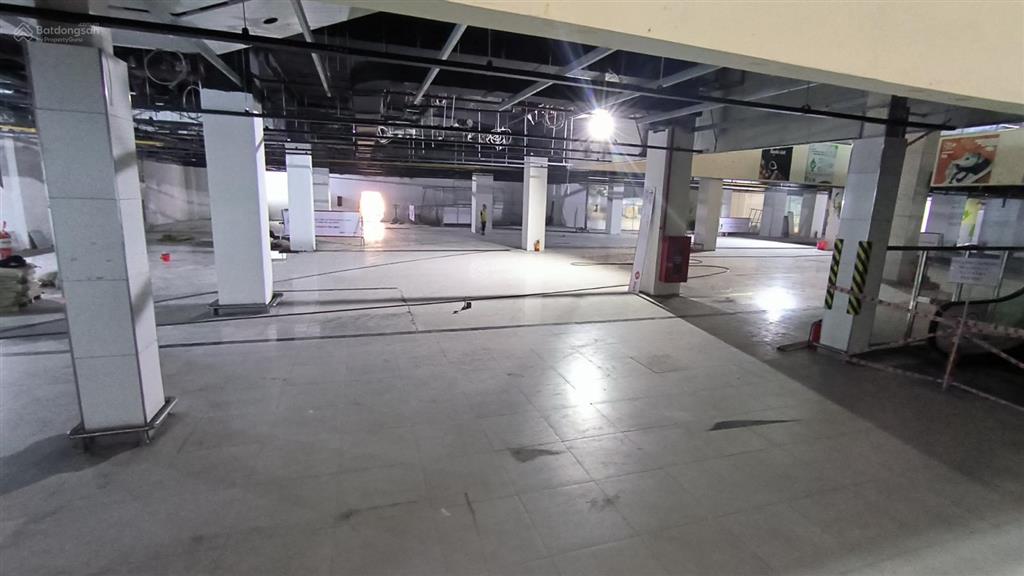 Cho thuê mbkd sàn tầng 2 toà mipec 229 tây sơn, hn dt 2.000m2.