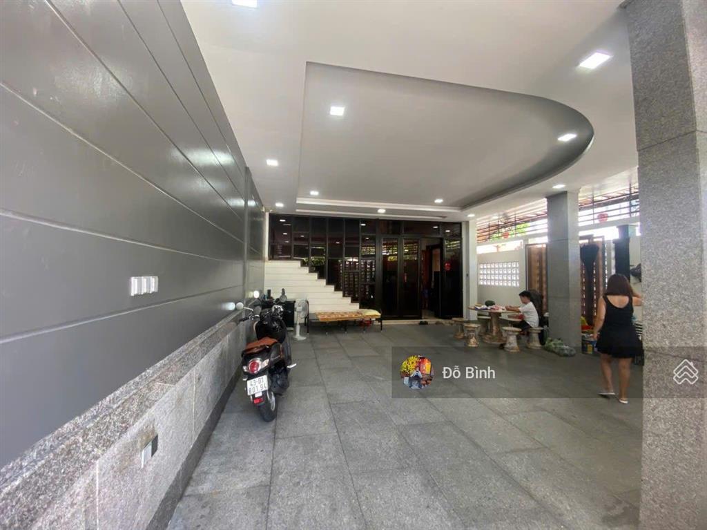 Cho thuê nhà 3 tầng lô góc 2 mặt tiền trần can  như hình