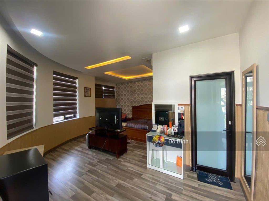 Cho thuê nhà 3 tầng lô góc 2 mặt tiền trần can  như hình