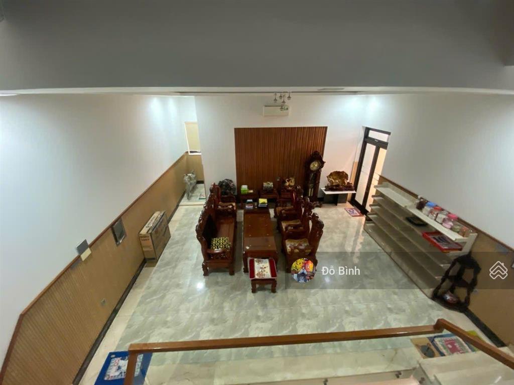 Cho thuê nhà 3 tầng lô góc 2 mặt tiền trần can  như hình