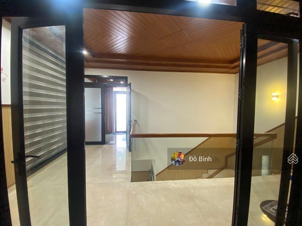 Cho thuê nhà 3 tầng lô góc 2 mặt tiền trần can  như hình