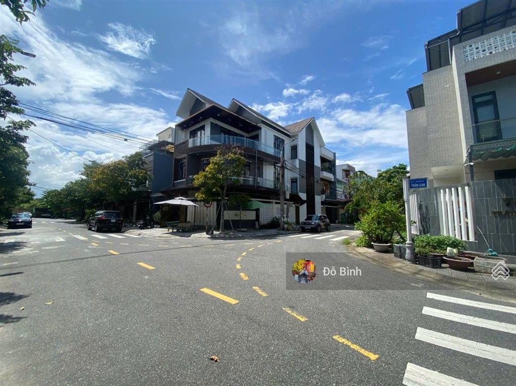 Cho thuê nhà 3 tầng lô góc 2 mặt tiền trần can  như hình