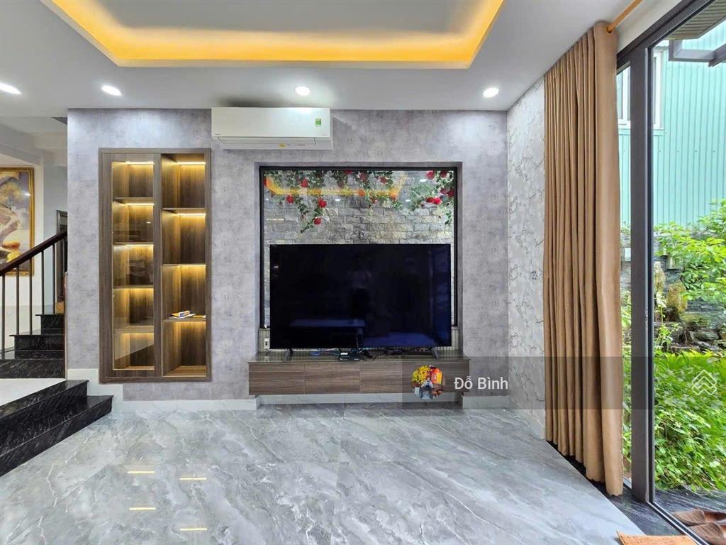 Cho thuê nhà 3 tầng sân vườn  kiệt 275 trường chinh  mới đẹp  4pn đủ nội thất