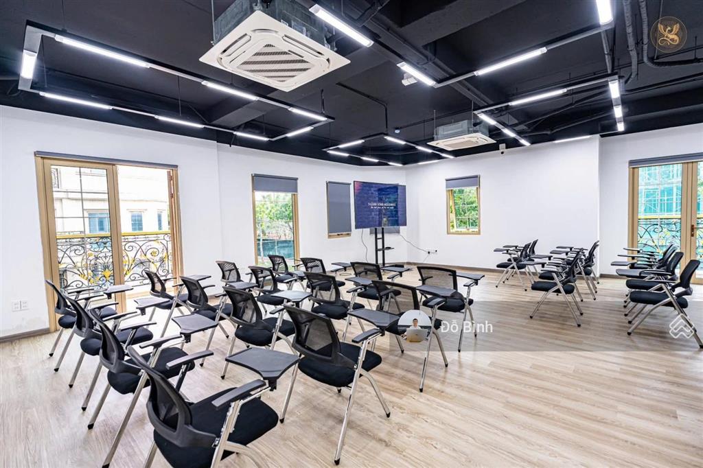 Cho thuê shophose 2 mặt tiền pavillon  5 tầng có thang máy  mới đẹp