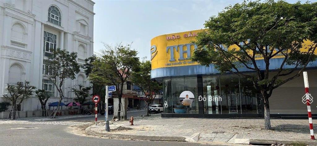 Cho thuê siêu phẩm 2 mặt tiền  nguyễn tất thành  view biển  ngang 20m