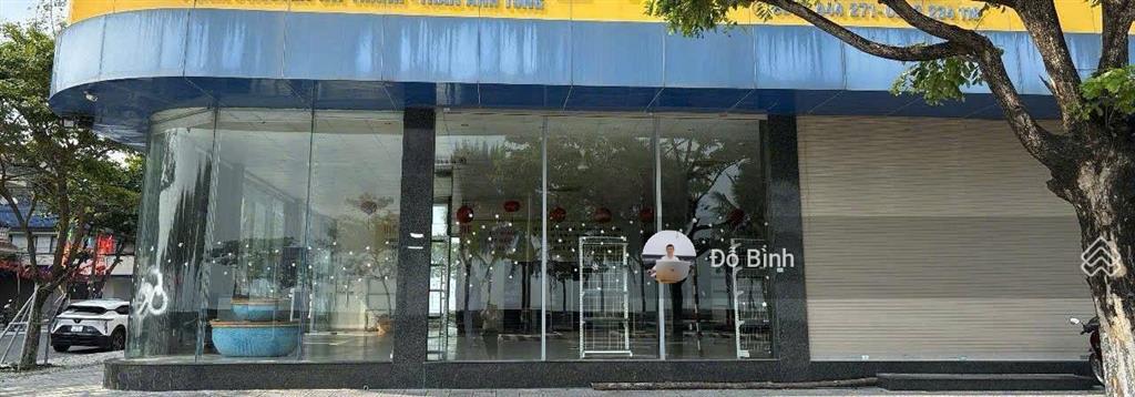 Cho thuê siêu phẩm 2 mặt tiền  nguyễn tất thành  view biển  ngang 20m