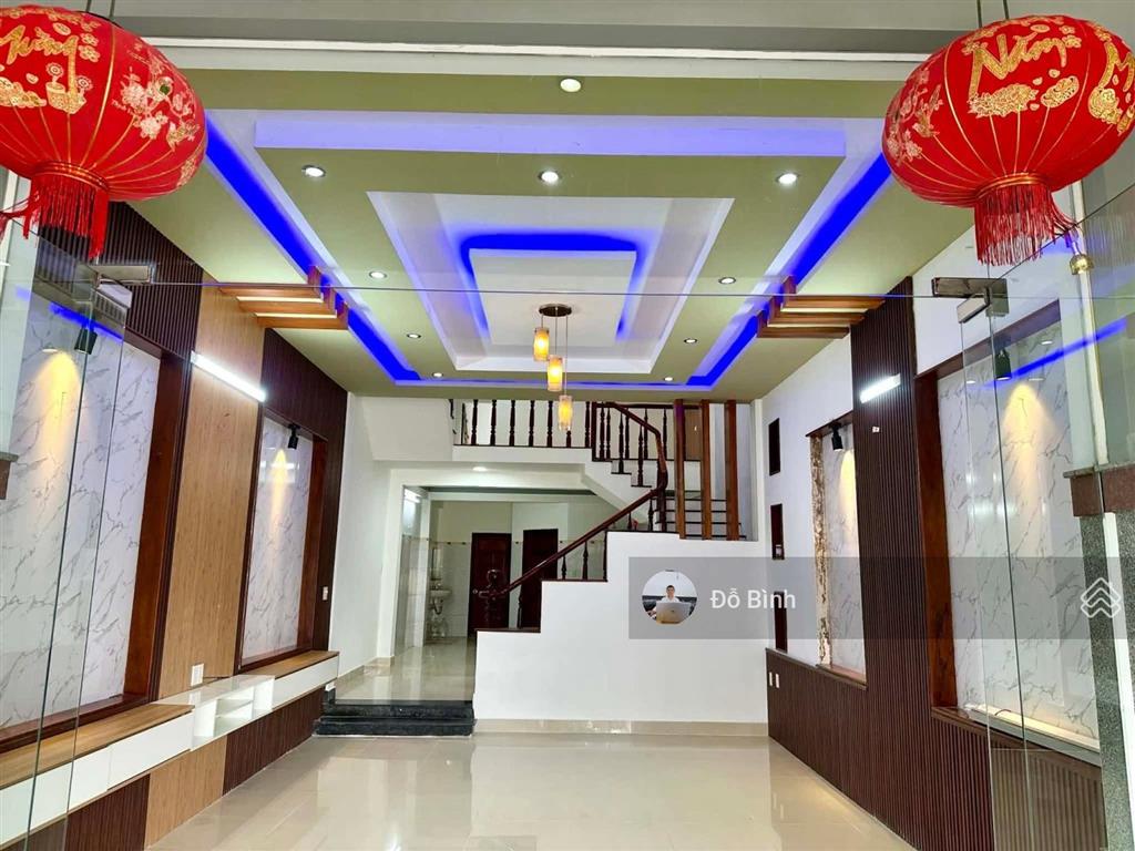 Cho thuê nhà 2 tầng đường phan văn đáng  3 phòng  có cửa kính