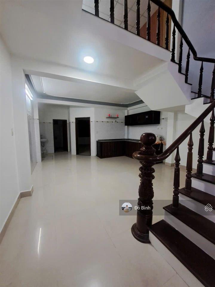 Cho thuê nhà 2 tầng đường phan văn đáng  3 phòng  có cửa kính