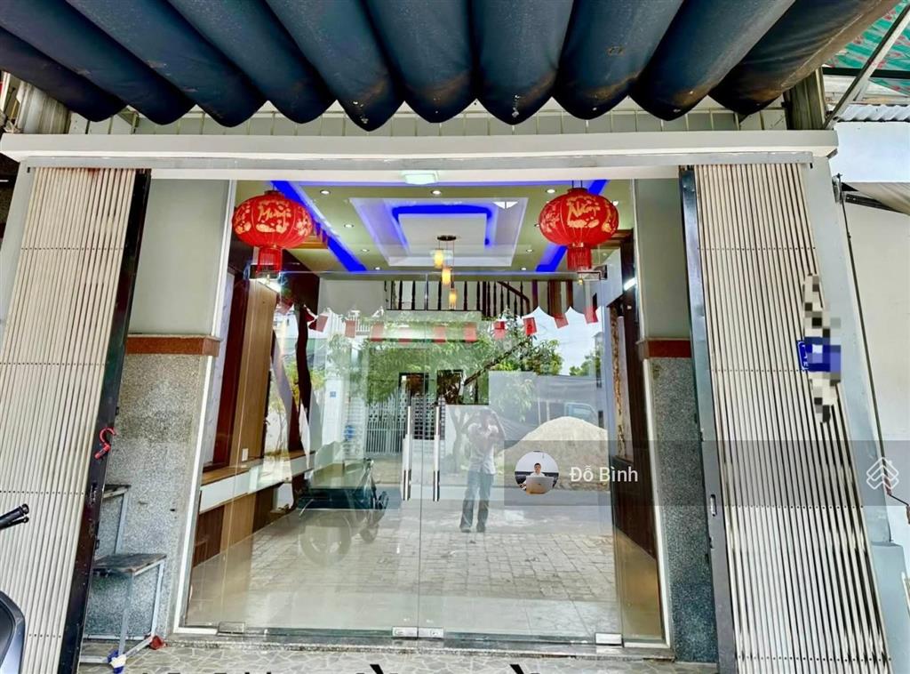 Cho thuê nhà 2 tầng đường phan văn đáng  3 phòng  có cửa kính