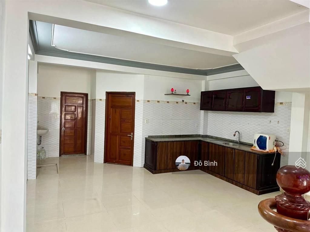 Cho thuê nhà 2 tầng đường phan văn đáng  3 phòng  có cửa kính