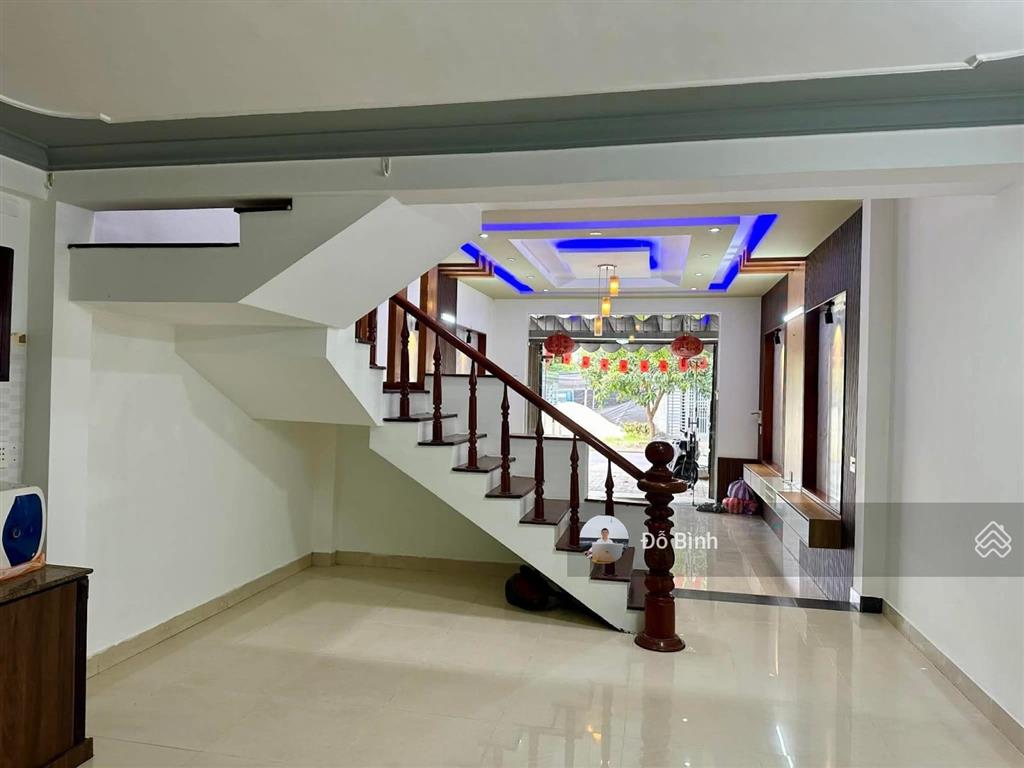 Cho thuê nhà 2 tầng đường phan văn đáng  3 phòng  có cửa kính