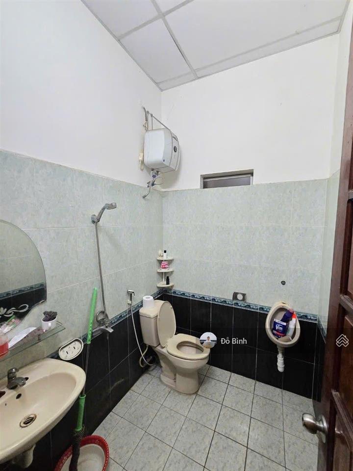 Cho thuê nhà 2 tầng kiệt ô tô núi thành  3 phòng  2wc