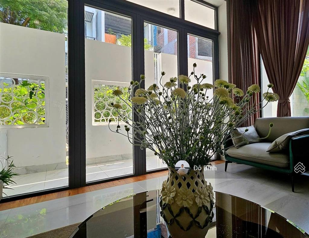Cho thuê biệt thự mới đẹp đường đỗ nhuận  sân vườn  4 phòng  4wc