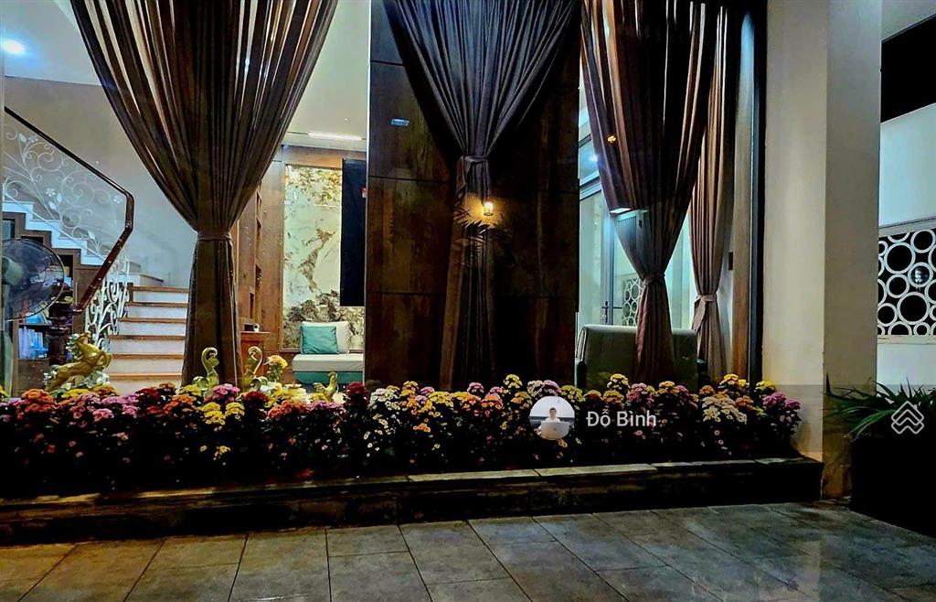Cho thuê biệt thự mới đẹp đường đỗ nhuận  sân vườn  4 phòng  4wc