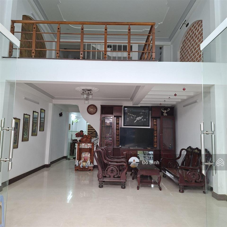 Cho thuê nhà 3 tầng tống phước phổ  sạch đẹp