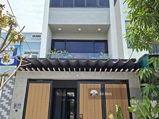 Cho thuê nhà 3 tầng mới đường hói kiểng 22  sân ô tô  3 phòng  3wc