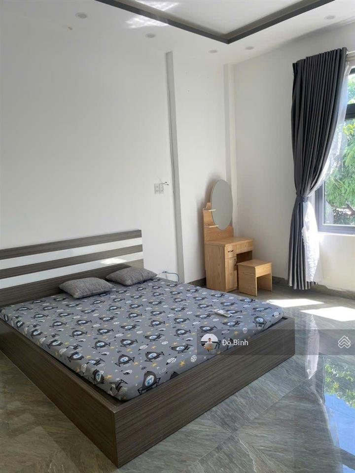 Cho thuê nhà 3 tầng hồ phi tích  đủ nội thất
