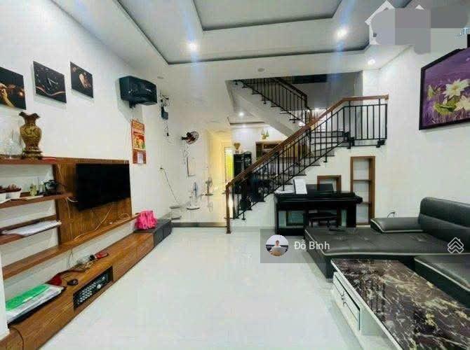 Cho thuê nhà 3 tầng mới xây đường cẩm chánh 5  sân ô tô
