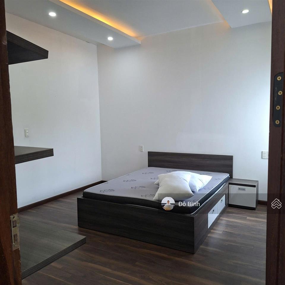 Cho thuê biệt thự 3 tầng khúc thừa dụ  8 phòng  5 wc  sân ô tô