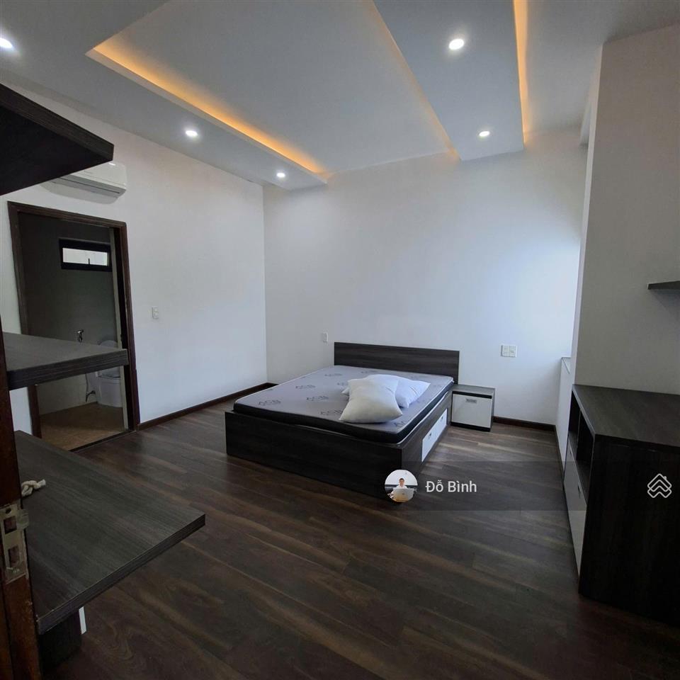 Cho thuê biệt thự 3 tầng khúc thừa dụ  8 phòng  5 wc  sân ô tô