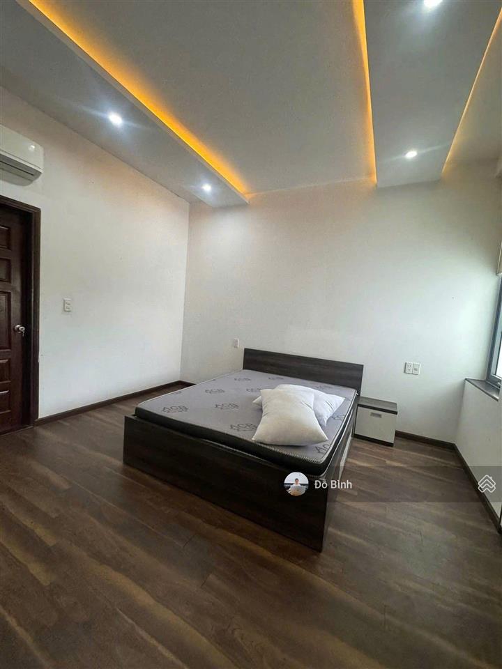 Cho thuê biệt thự 3 tầng khúc thừa dụ  8 phòng  5 wc  sân ô tô