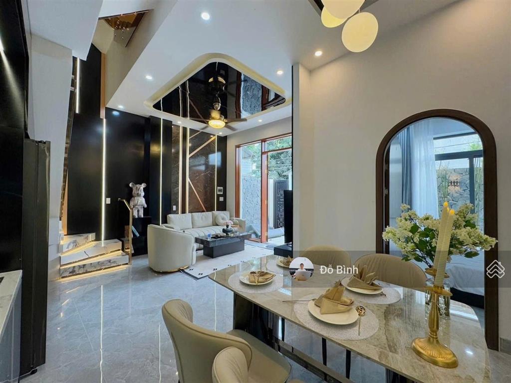 Cho thuê nhà 3 tầng mới xây đường tô hiệu  đủ nội thất cao cấp  như hình